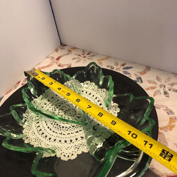 Tiara Exclusive Glass Green Grape Leaf Divided Dish - Picture 4 of 7